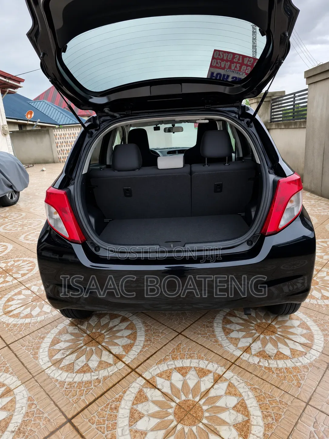 Toyota Vitz 1.3 AWD 5dr 2013 Black