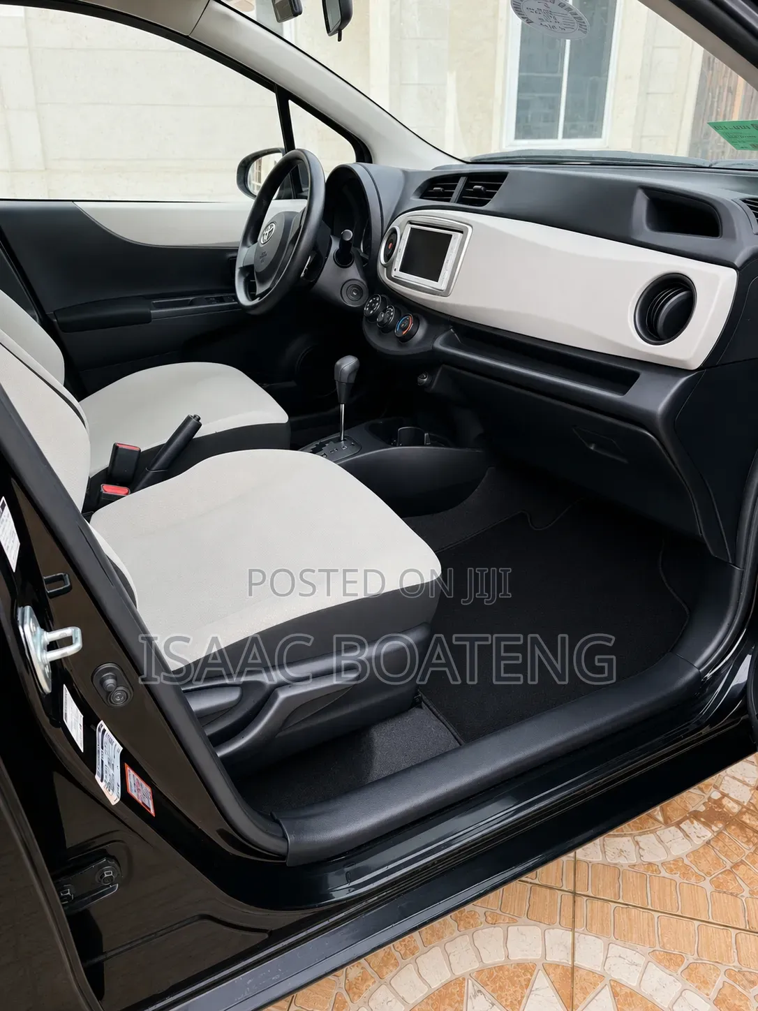 Toyota Vitz 1.3 AWD 5dr 2013 Black