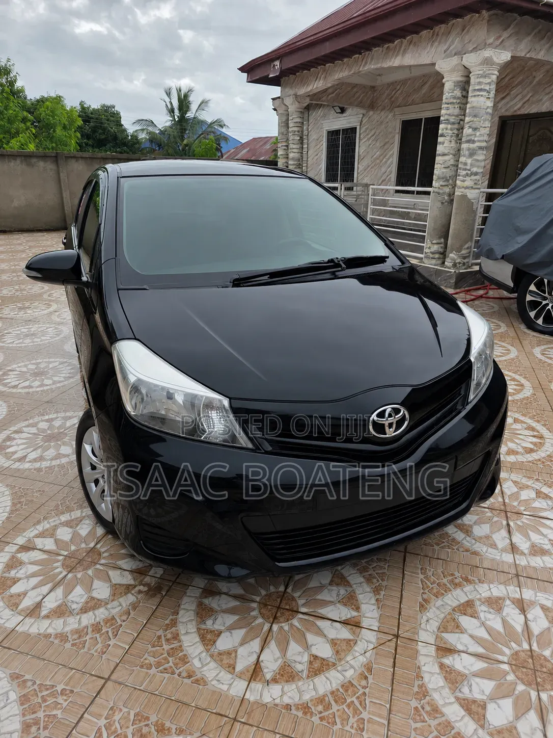 Toyota Vitz 1.3 AWD 5dr 2013 Black