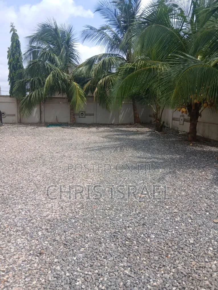 2bdrm Apartment in Oyibi Estate, Police Station for rent