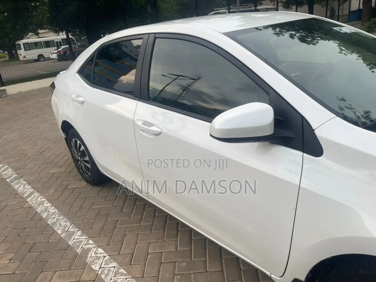 Toyota Corolla LE ECO 4dr Sedan (1.8L 4cyl CVT) 2017 White