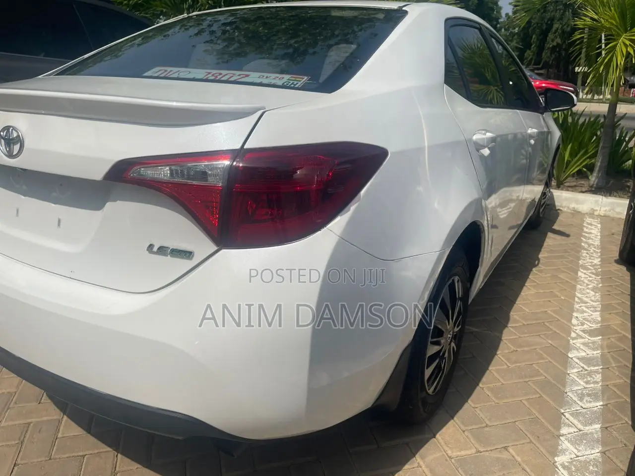 Toyota Corolla LE ECO 4dr Sedan (1.8L 4cyl CVT) 2017 White
