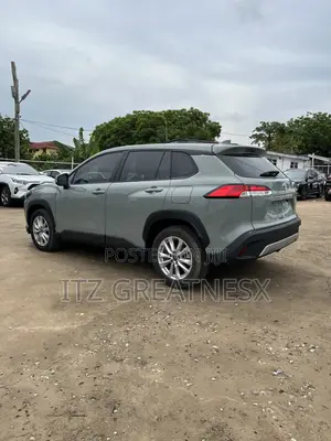Toyota Corolla Cross LE 2WD 2024 Green