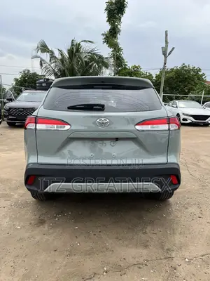 Toyota Corolla Cross LE 2WD 2024 Green