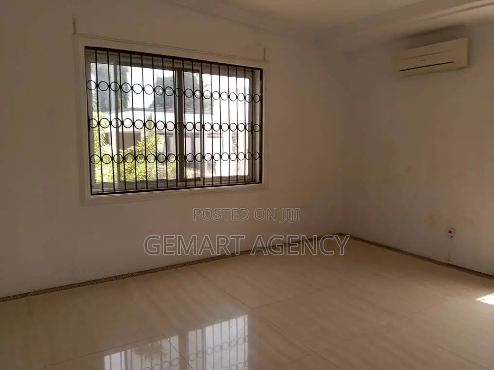 8bdrm House in North Legon for rent