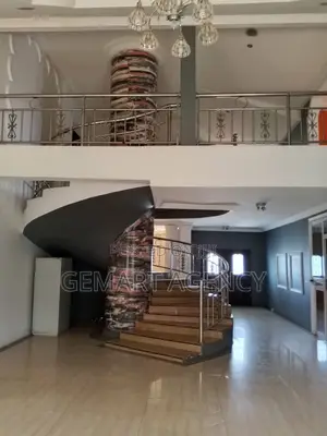 8bdrm House in North Legon for rent