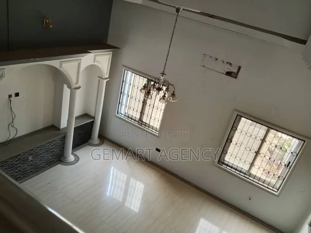 8bdrm House in North Legon for rent