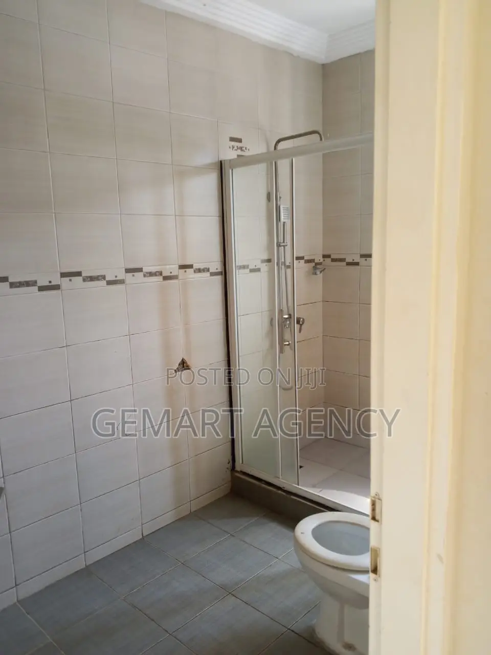 8bdrm House in North Legon for rent