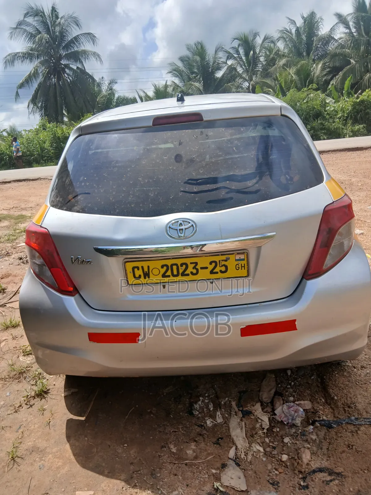 Toyota Vitz 2012 Silver