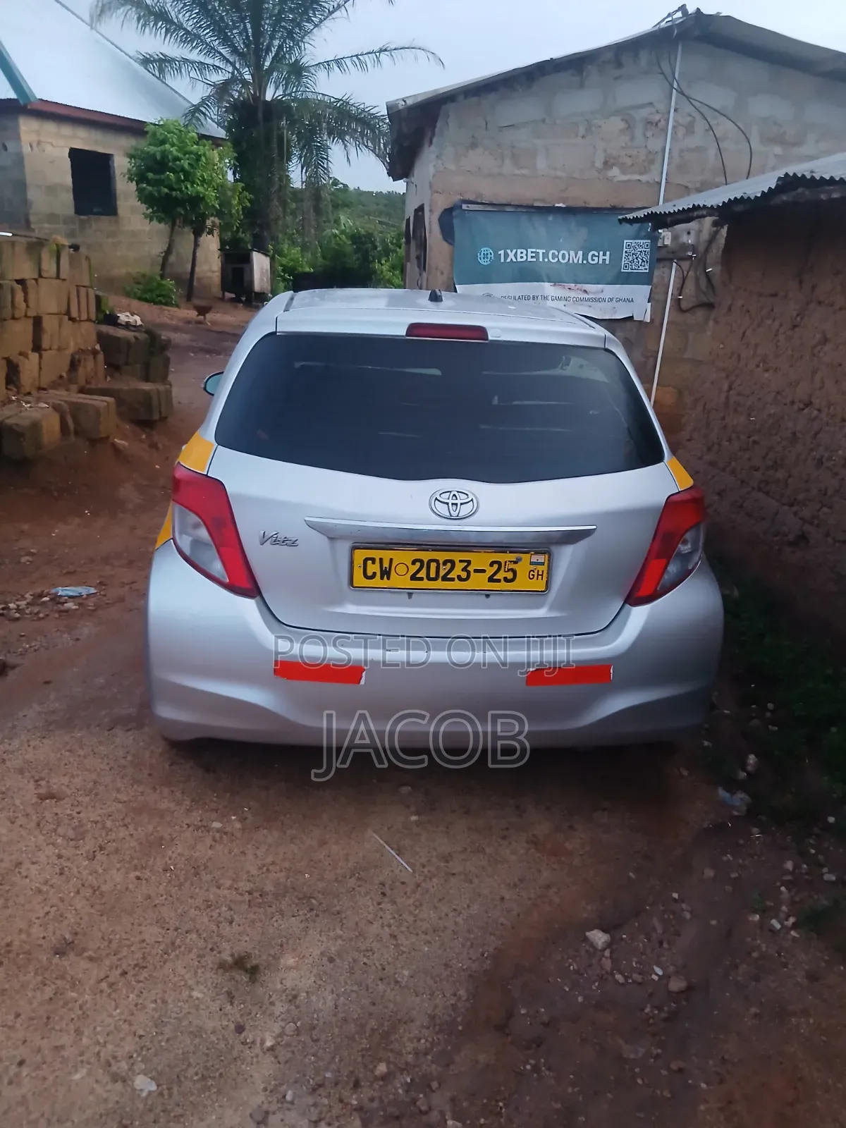 Toyota Vitz 2012 Silver