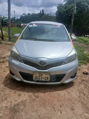 Toyota Vitz 2012 Silver