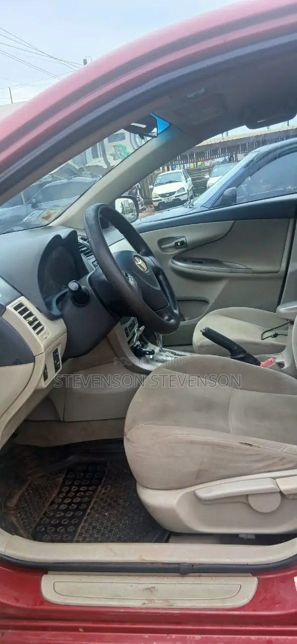 Toyota Corolla L 4-Speed Automatic 2013 Red