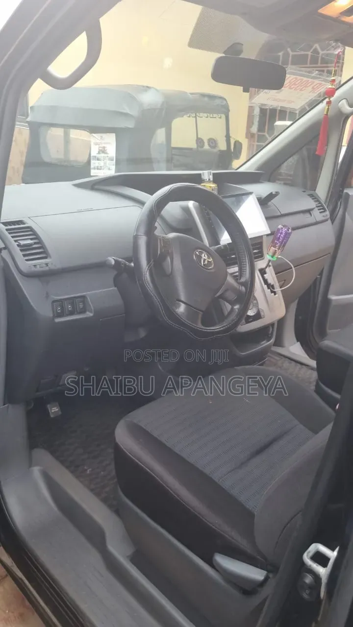 Toyota Voxy 2010 Black