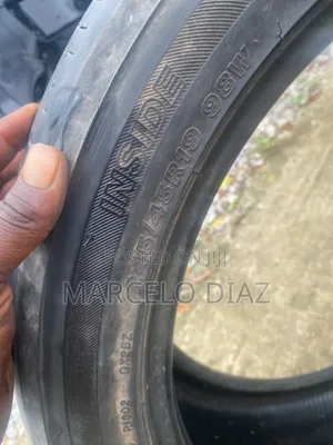 245/45/R19 Car Tire