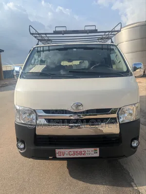 Toyota HiAce 2010 White
