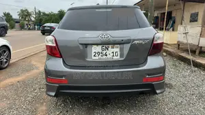 Toyota Matrix Hatchback FWD (1.8L 4cyl 5M) 2010 Gray