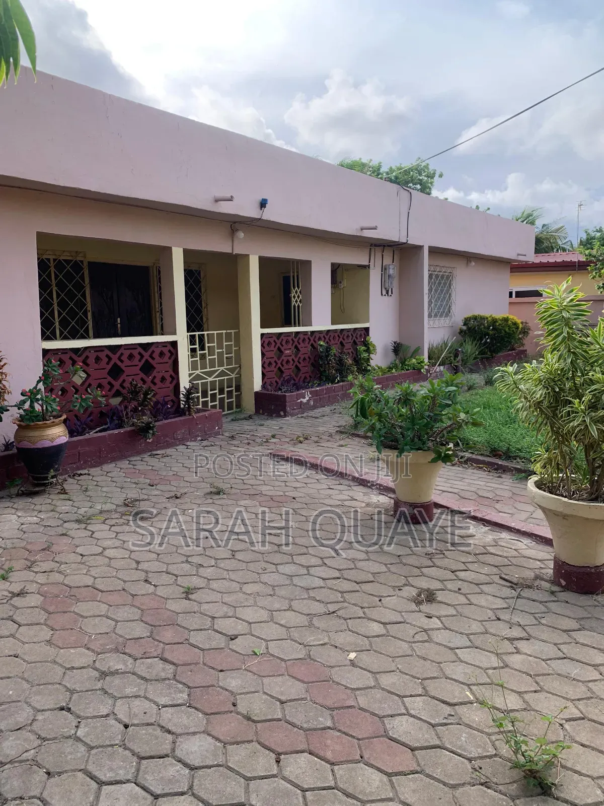 3bdrm House in Dansoman Street, Maama's Inn for rent
