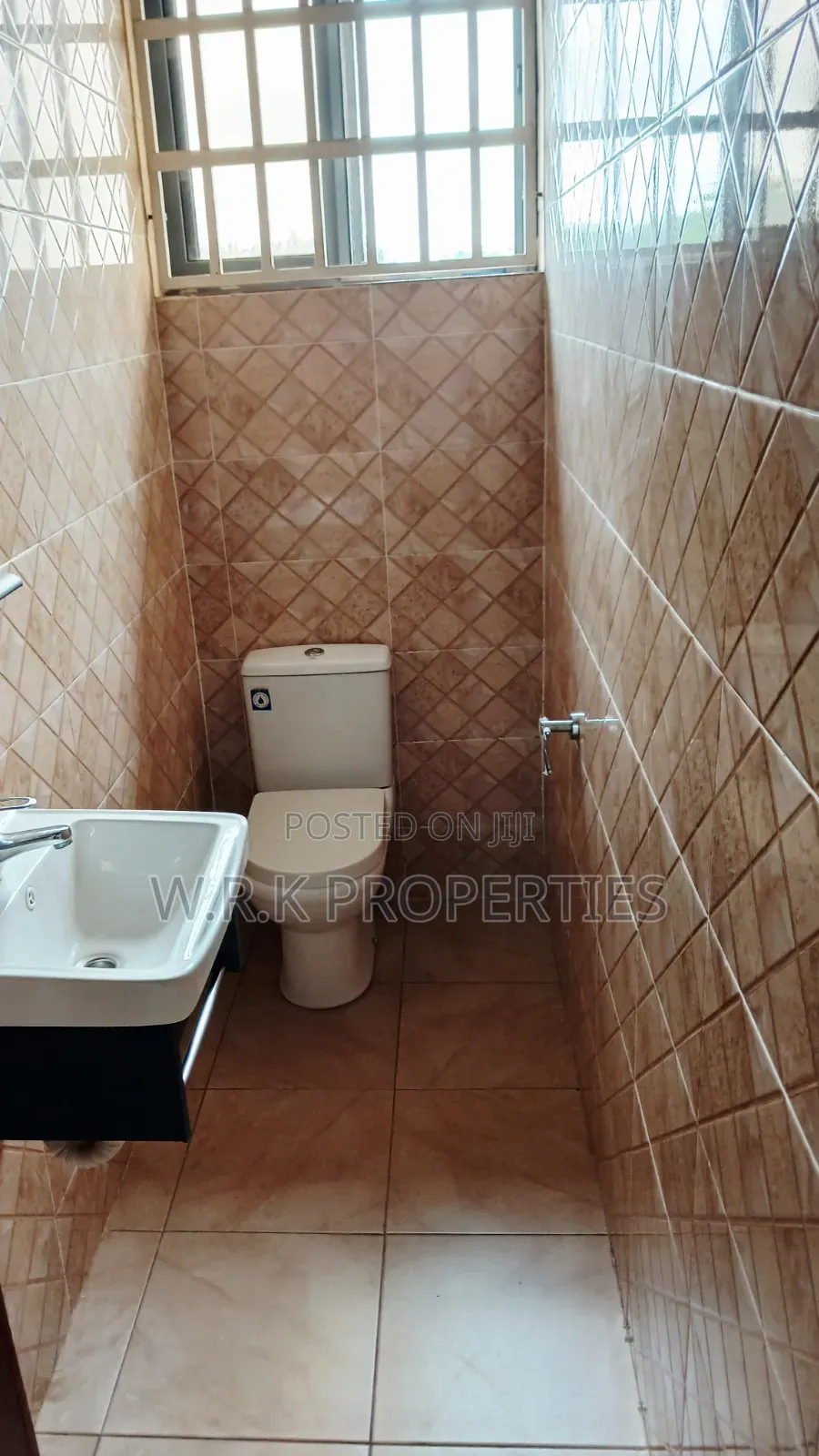 2bdrm Block of Flats in Effiduase Koforidua, New-Juaben Municipal