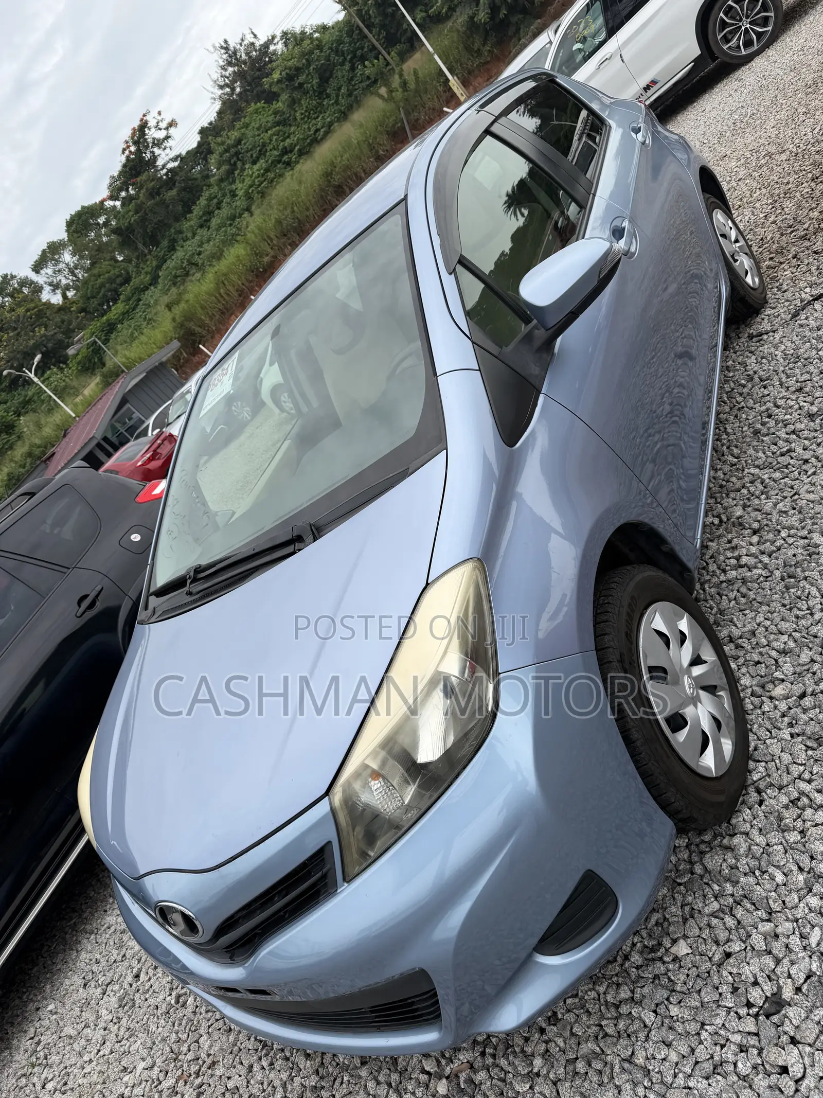 Toyota Vitz 1.3 AWD 5dr 2012 Blue