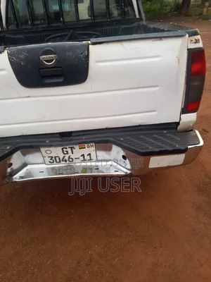 Nissan Hardbody 2011 White
