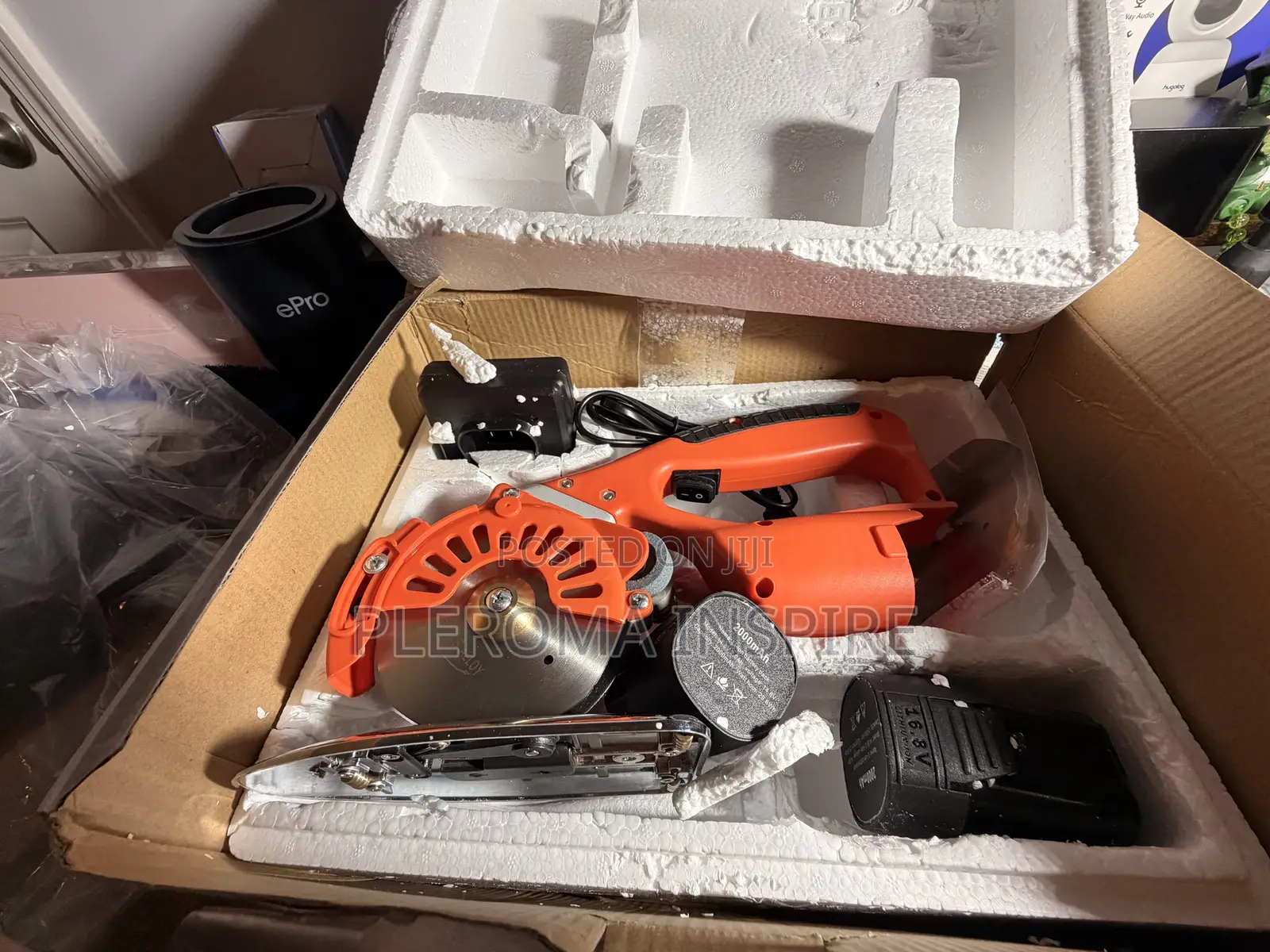 Cordless Electric Rotary Cutter