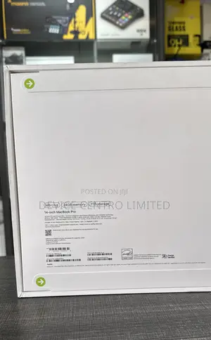 New Laptop Apple MacBook Pro 2025 M5 24GB Apple M5 SSD 1T