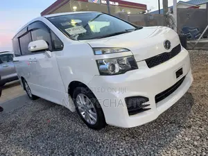 Toyota Voxy 2013 White
