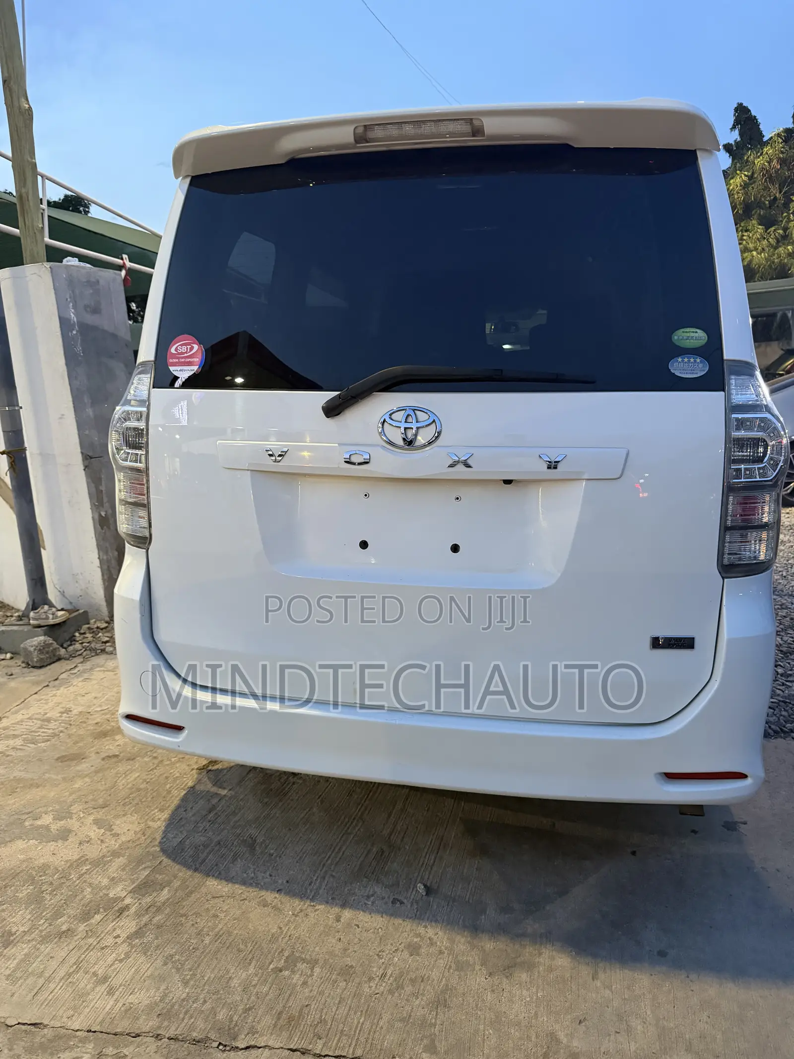 Toyota Voxy 2013 White