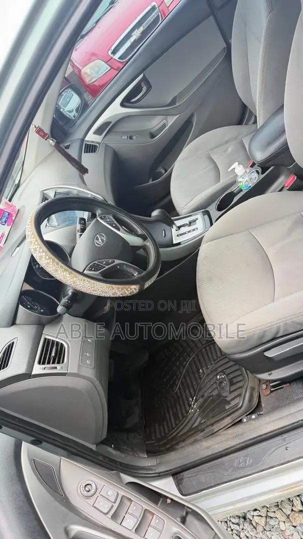 Hyundai Elantra GLS Sedan FWD (1.8L 4cyl 6A) 2013 Silver