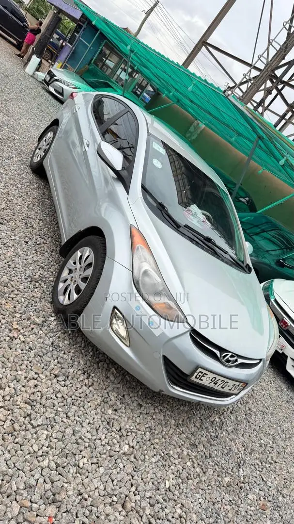Hyundai Elantra GLS Sedan FWD (1.8L 4cyl 6A) 2013 Silver