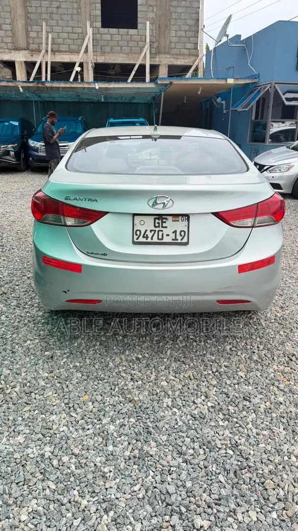 Hyundai Elantra GLS Sedan FWD (1.8L 4cyl 6A) 2013 Silver