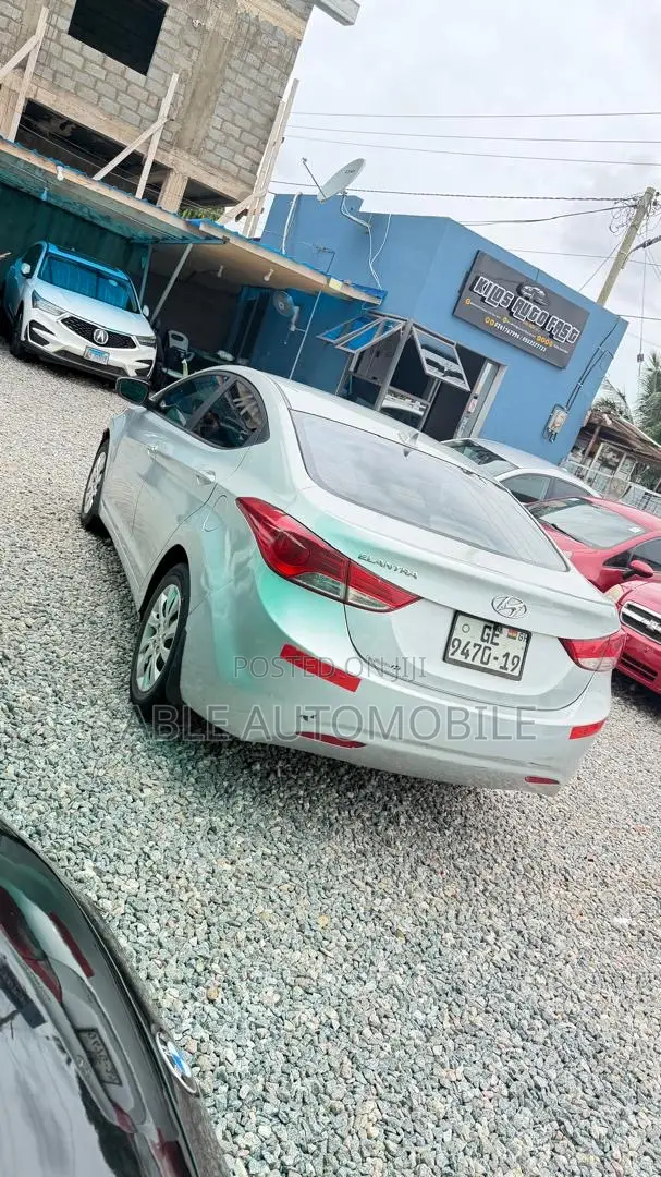Hyundai Elantra GLS Sedan FWD (1.8L 4cyl 6A) 2013 Silver