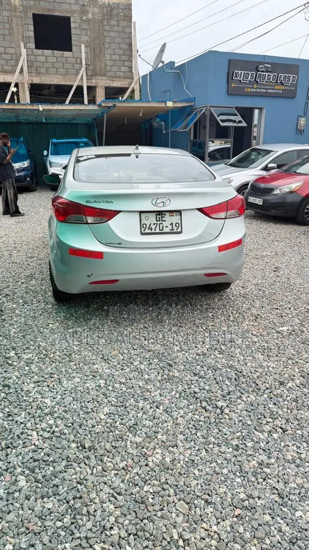 Hyundai Elantra GLS Sedan FWD (1.8L 4cyl 6A) 2013 Silver