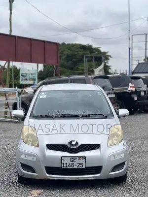Toyota Vitz 1.3 AWD 5dr 2010 Silver