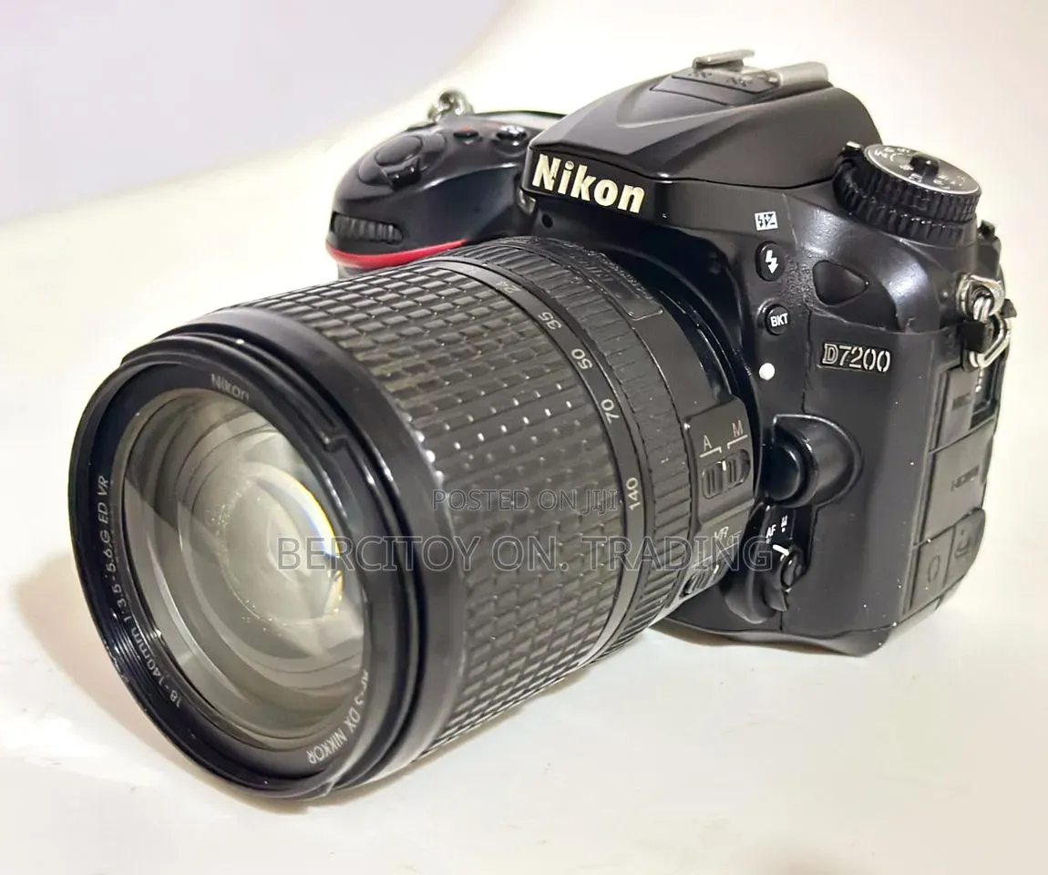 D7200 Nikon With 70 to 300 Lens