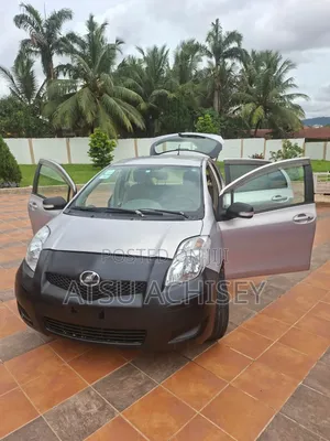 Toyota Vitz 1.0 FWD 3dr 2010 Silver
