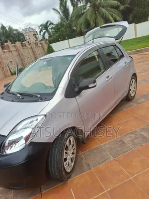 Toyota Vitz 1.0 FWD 3dr 2010 Silver
