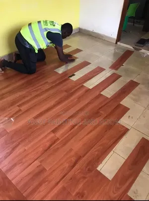 Professional Floor Installers: Vinyl Laminate