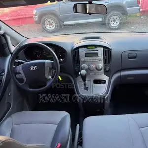 Hyundai Starex 2015 Yellow