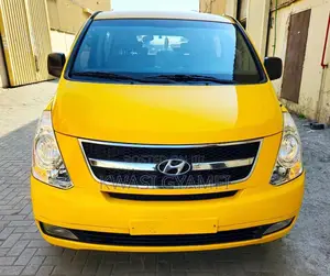 Hyundai Starex 2015 Yellow
