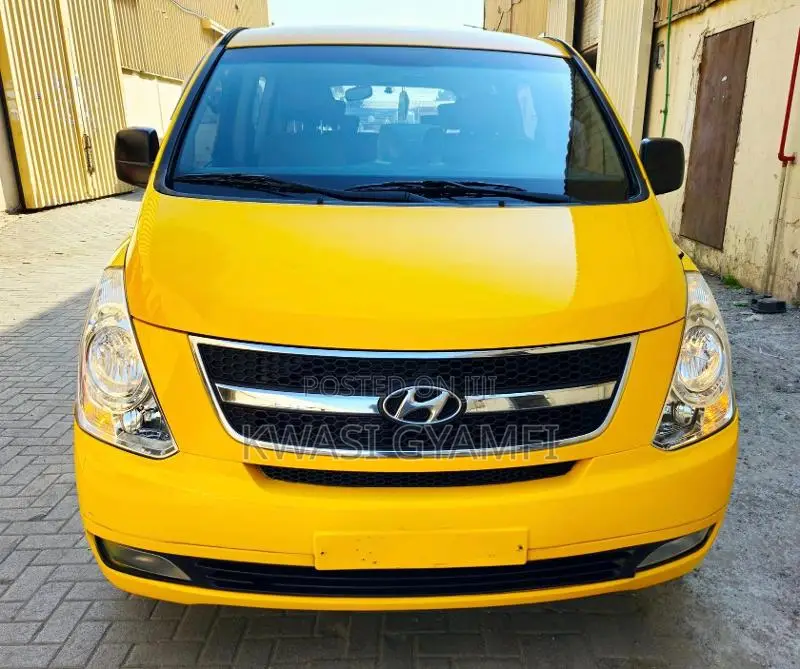Hyundai Starex 2015 Yellow