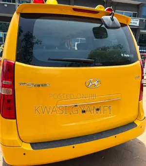 Hyundai Starex 2015 Yellow