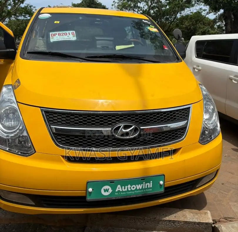 Hyundai Starex 2015 Yellow