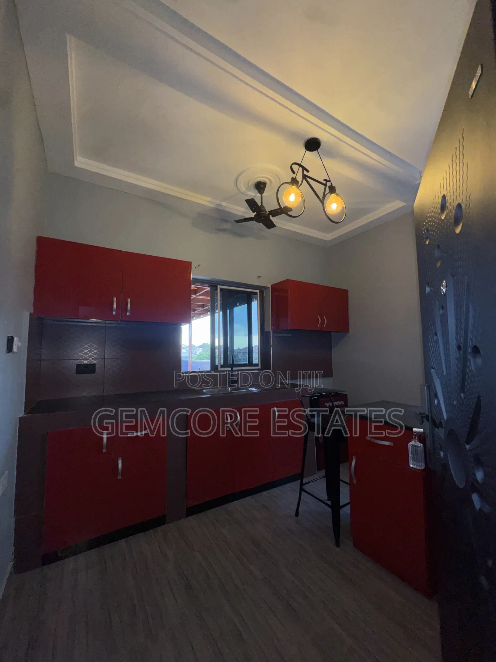 2bdrm Apartment in School Junction, Ashaley Botwe for rent