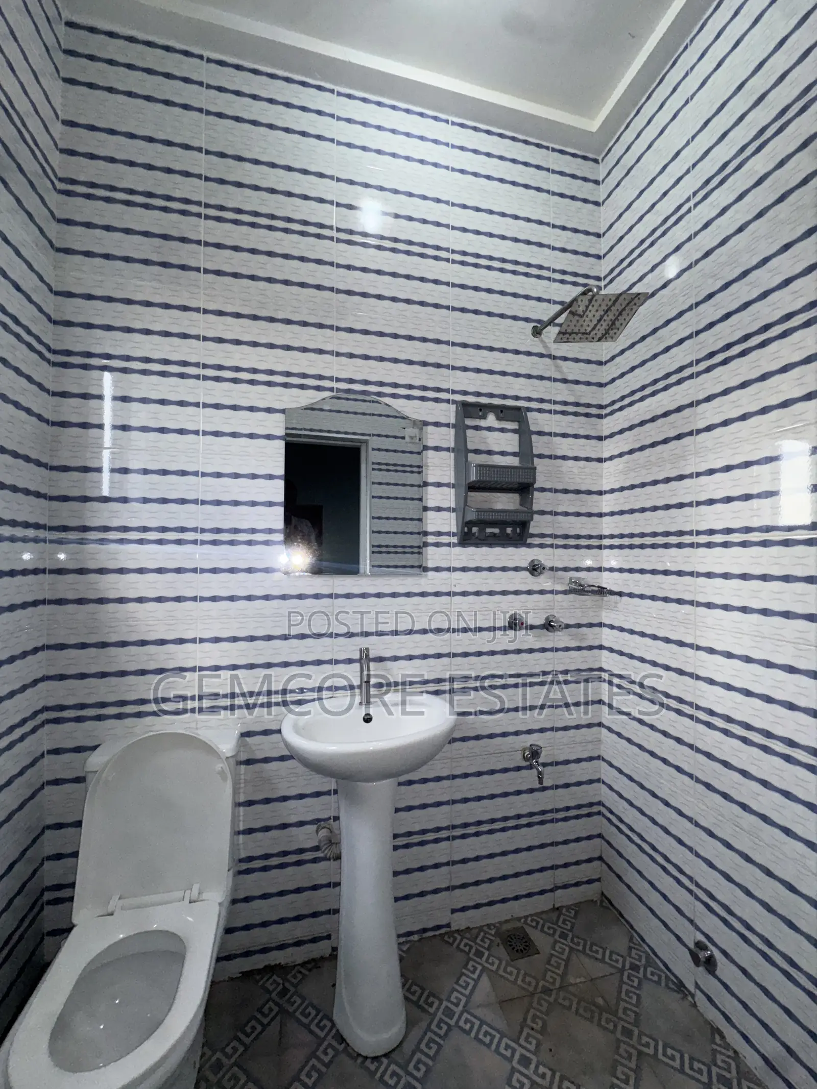 2bdrm Apartment in School Junction, Ashaley Botwe for rent