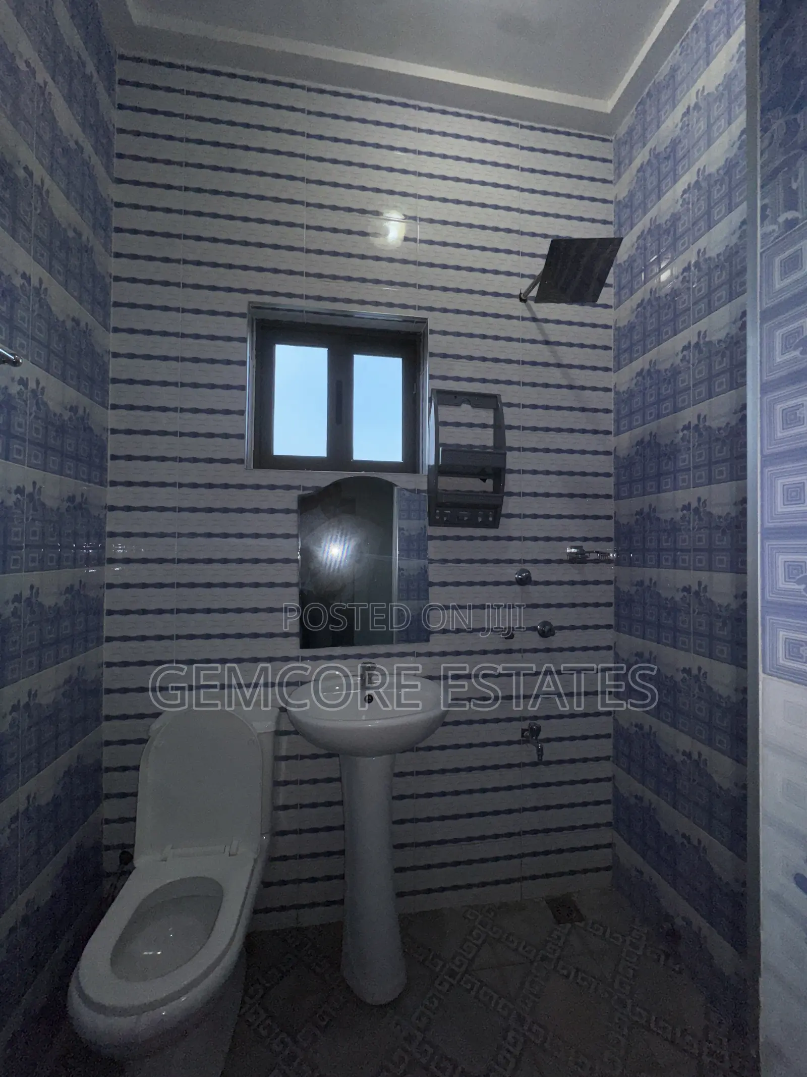 2bdrm Apartment in School Junction, Ashaley Botwe for rent