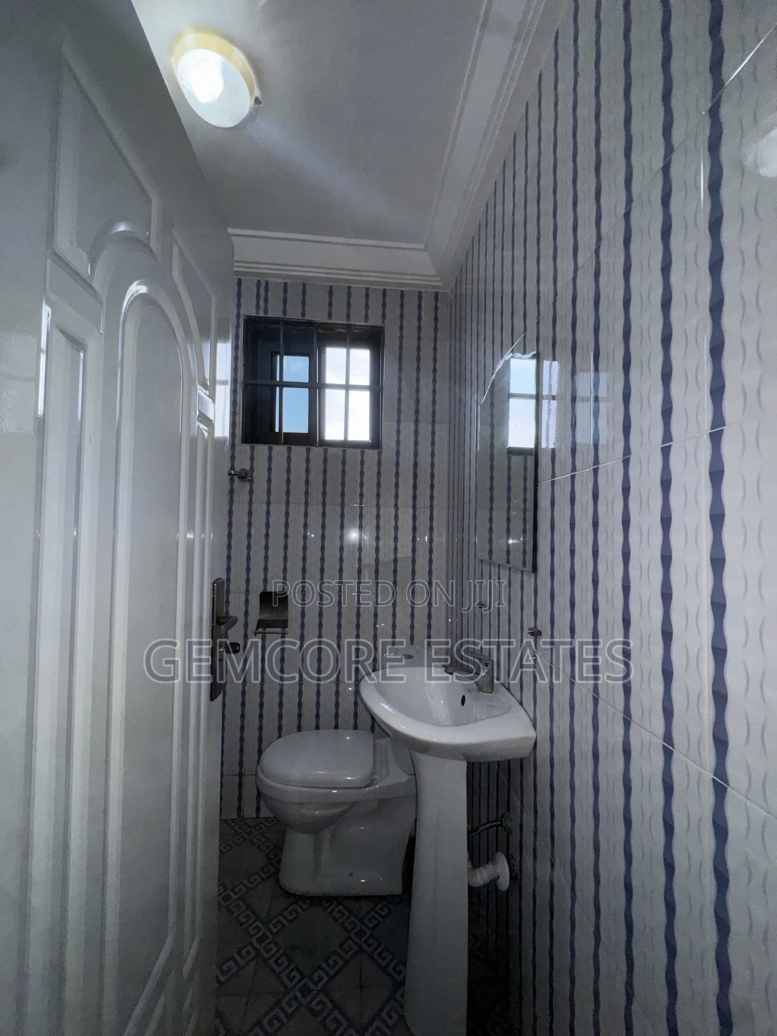 2bdrm Apartment in School Junction, Ashaley Botwe for rent