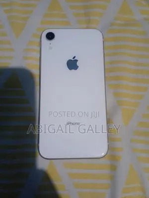 Apple iPhone XR 64 GB White