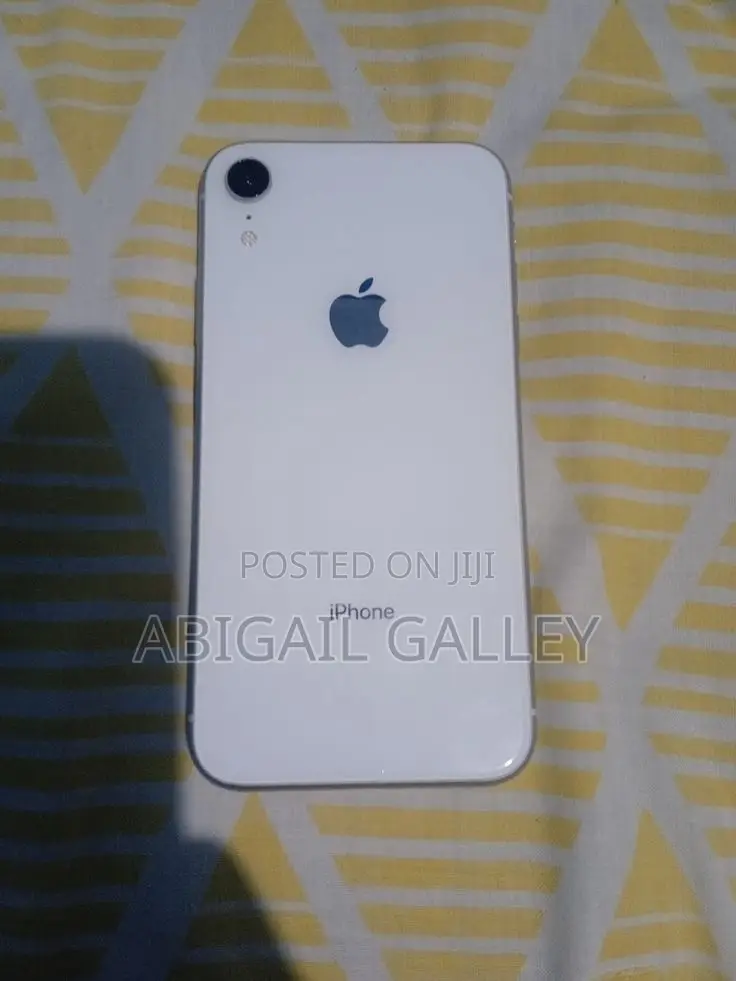 Apple iPhone XR 64 GB White