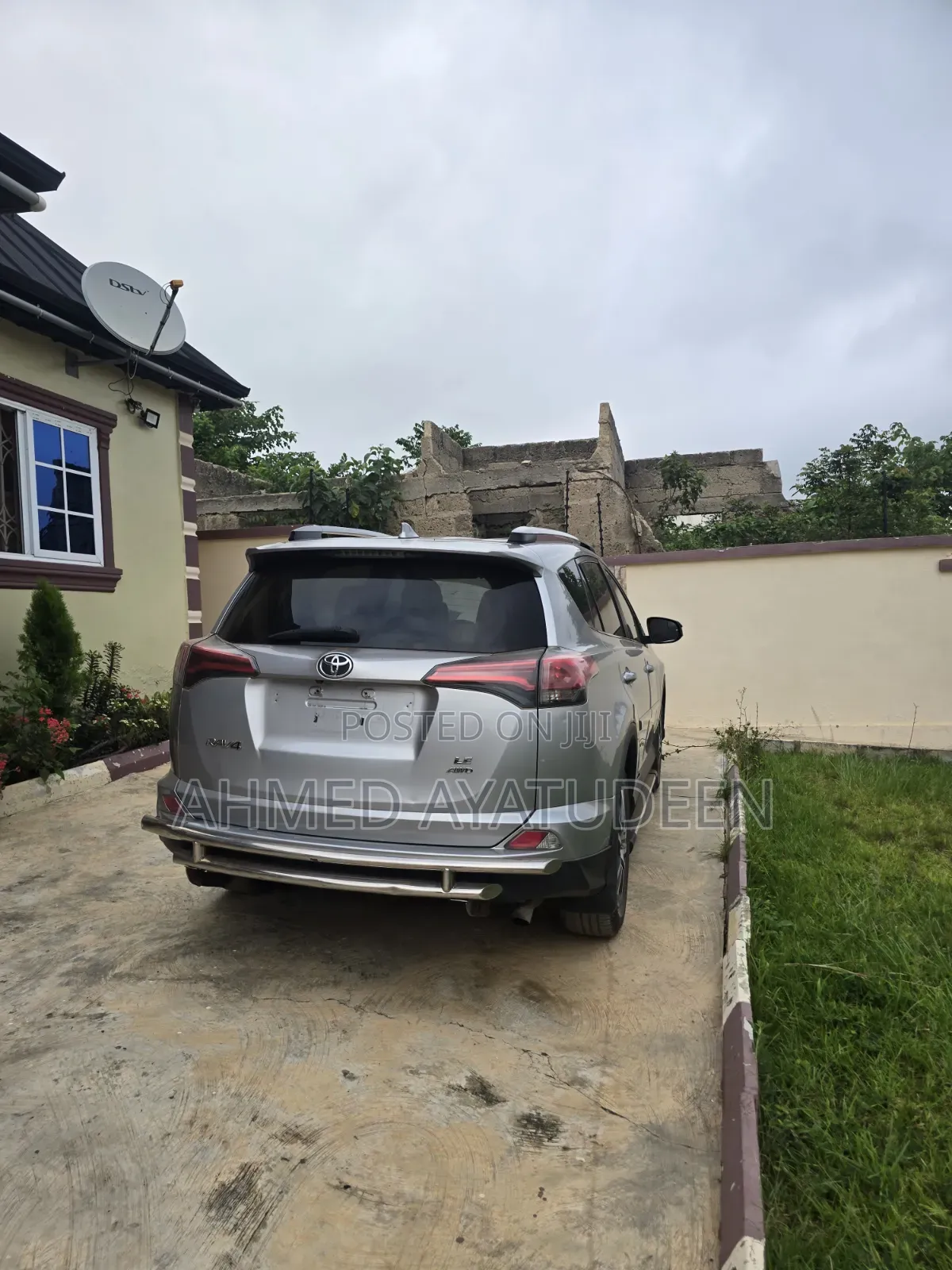 Toyota RAV4 LE AWD (2.5L 4cyl 6A) 2017 Silver
